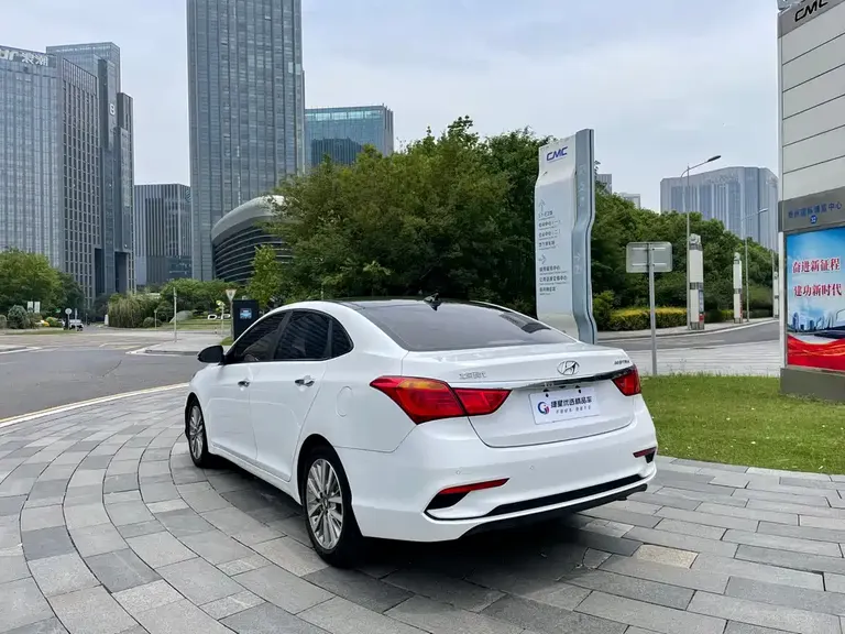 Hyundai Mistra 1.8 L Auto Intelligent GLS CN-V