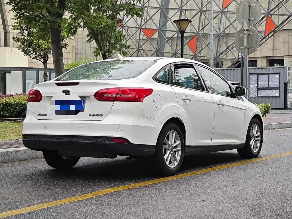 Focus Sedan 1.6 L Auto Style Smart Travel
