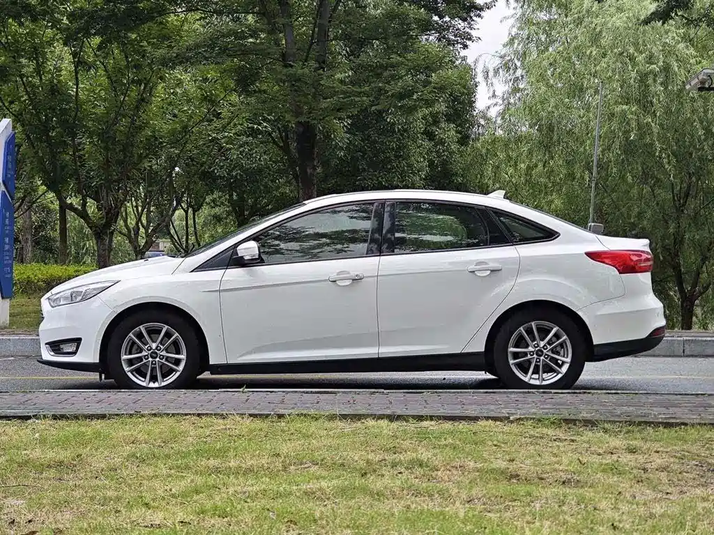 Focus Sedan 1.6 L Auto Style Smart Travel