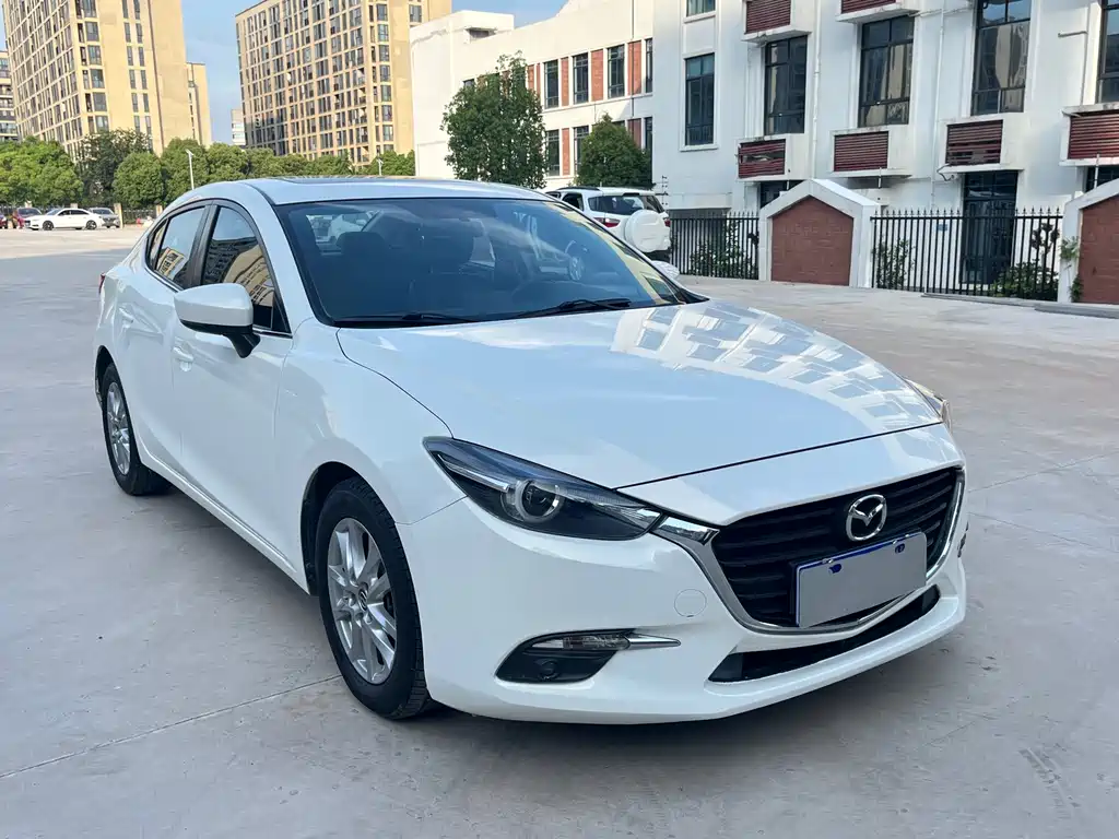 Mazda 3 Axela Cloud Control Sedan 1.5 L Auto Comfort CN-VI