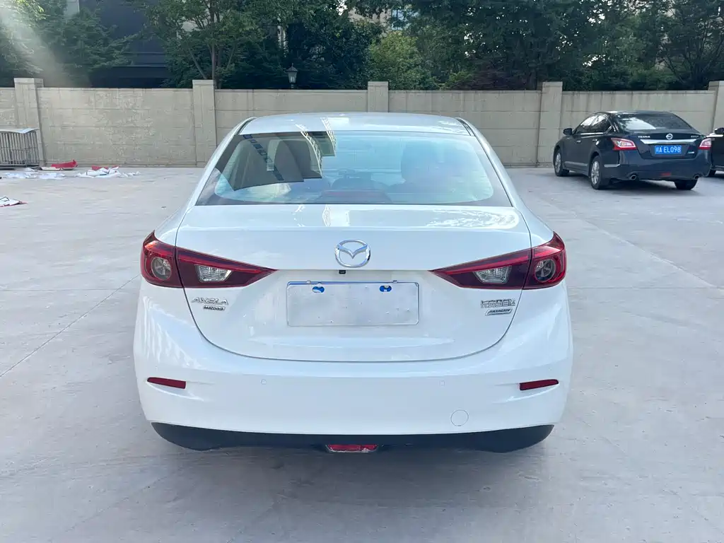 Mazda 3 Axela Cloud Control Sedan 1.5 L Auto Comfort CN-VI