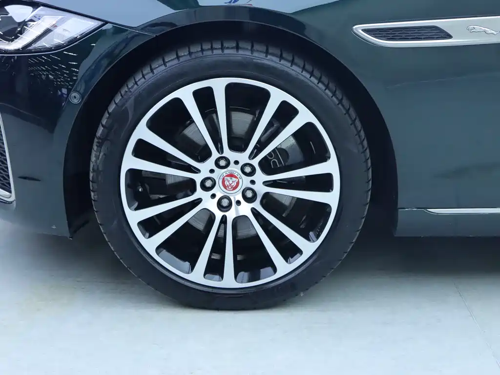 Jaguar XFL XFL 2.0 T P250 2 WD Premium Luxury