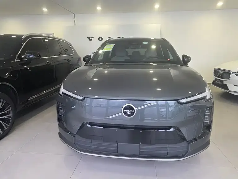 Volvo XC70 PHEV 沃尔沃XC70插电式混动 2026款 四驱超长续航Core