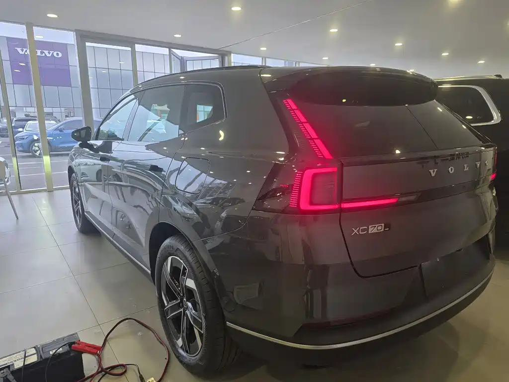 Volvo XC70 PHEV 沃尔沃XC70插电式混动 2026款 四驱超长续航Core
