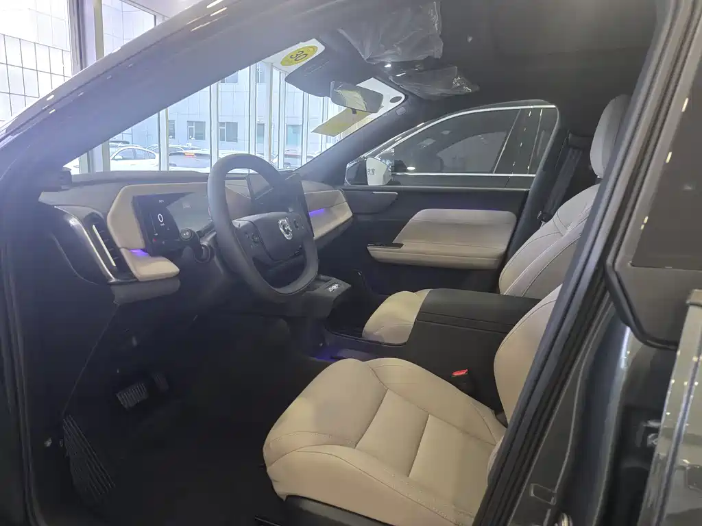 Volvo XC70 PHEV 沃尔沃XC70插电式混动 2026款 四驱超长续航Core