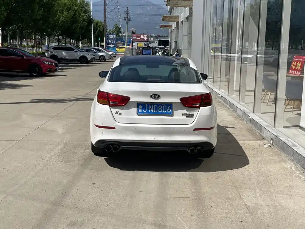 Kia K5 2.0 L Auto Luxury