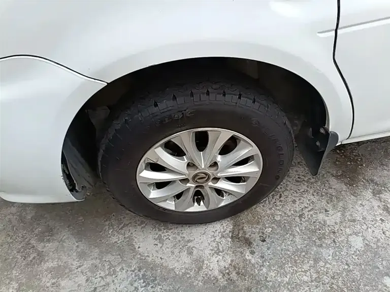 Dongfeng Lingzhi M5 L 1.6 L 7-seat Luxury
