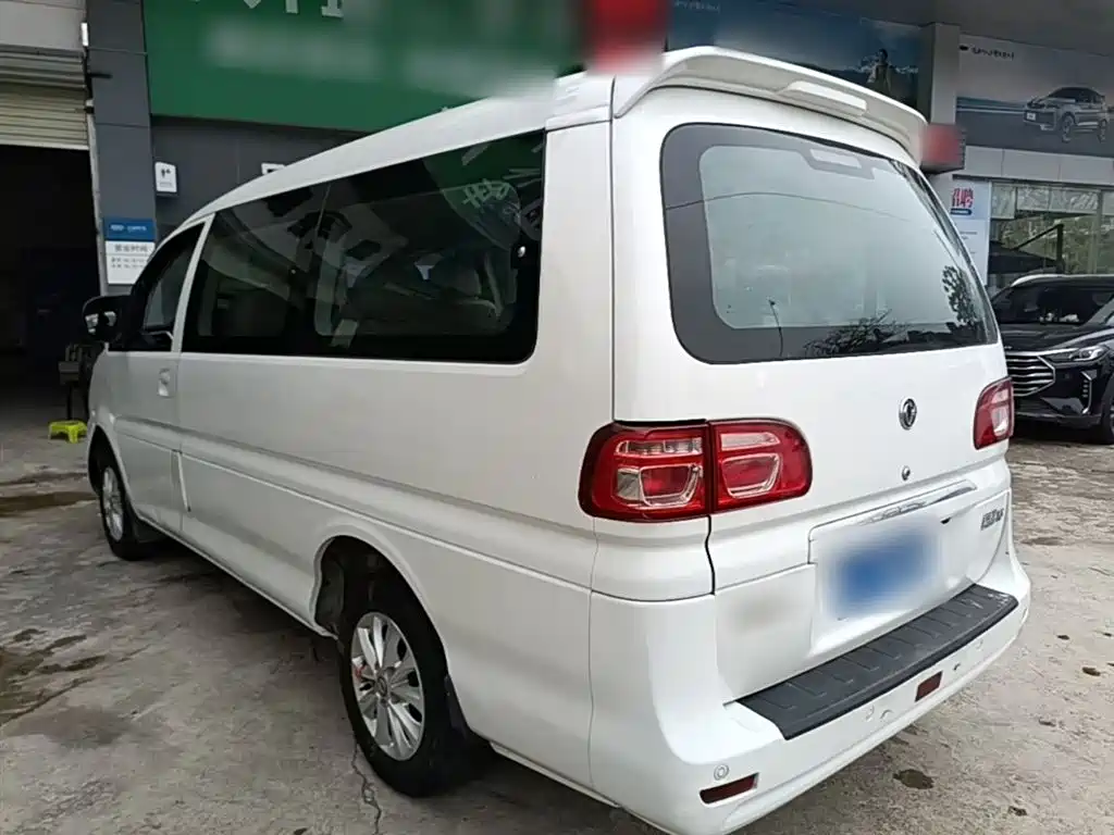 Lingzhi M5 L 1.6 L 7-seat Luxury