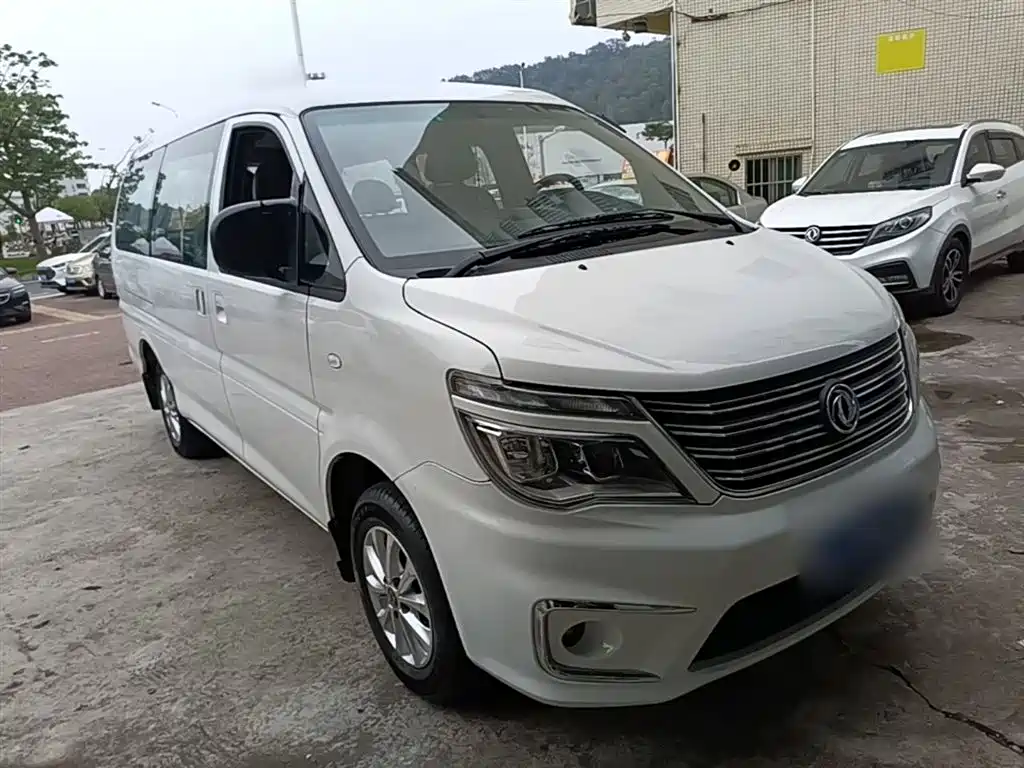 Lingzhi M5 L 1.6 L 7-seat Luxury