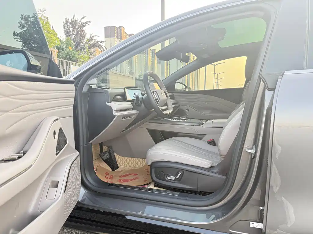 Galaxy Xingyao 8 130 km EM-i Premium