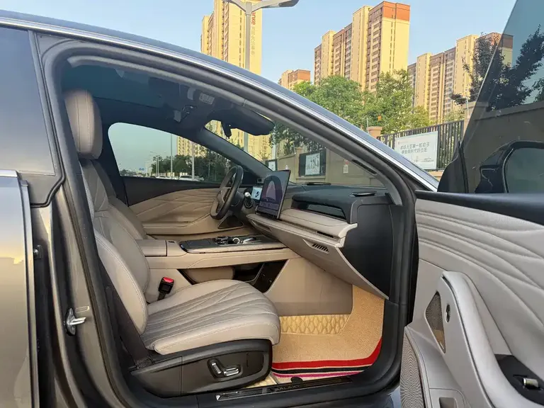 Geely Galaxy Xingyao 8 130 km EM-i Premium
