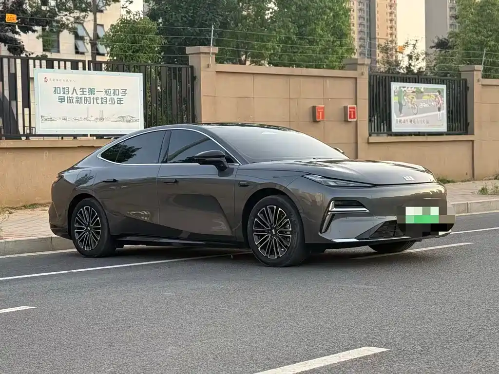 Galaxy Xingyao 8 130 km EM-i Premium