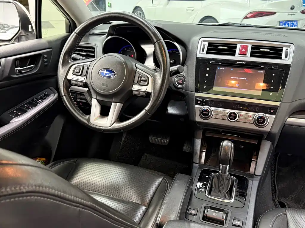 Outback 2.5 i Luxury Navigation