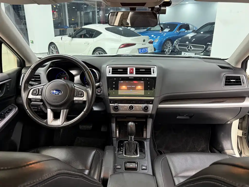 Outback 2.5 i Luxury Navigation