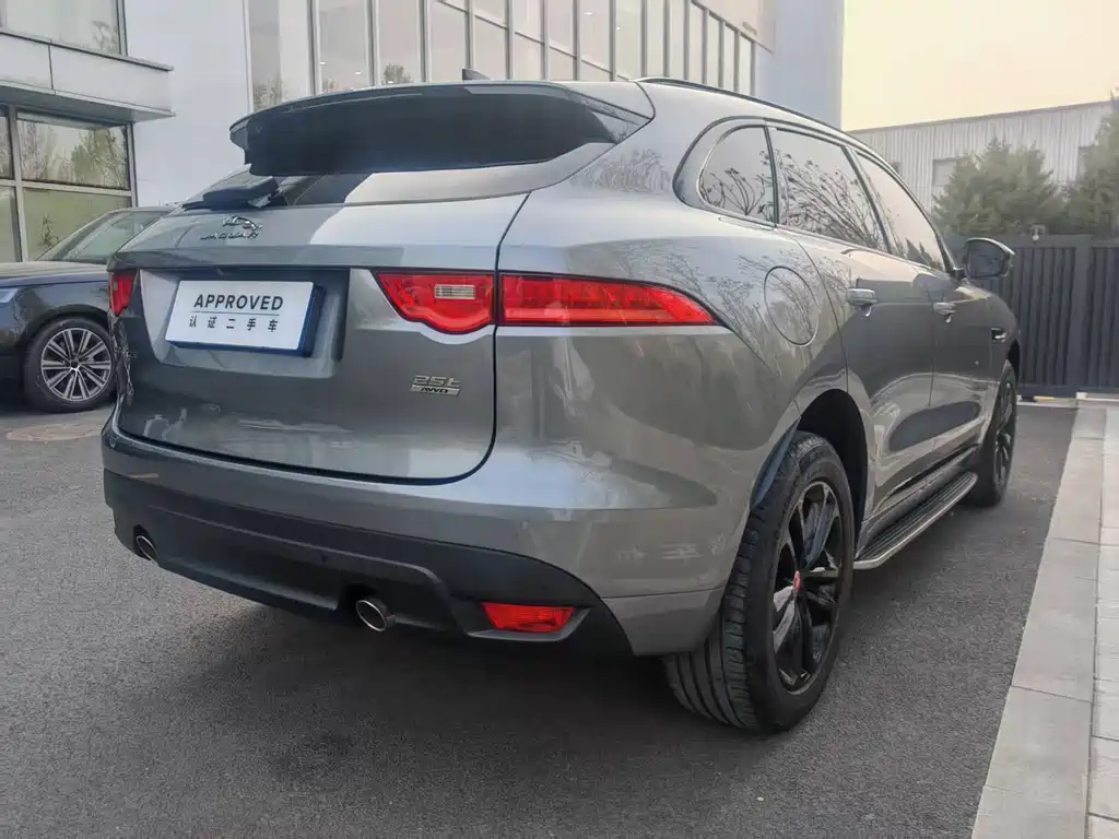 Jaguar F-PACE 2.0 T Urban Premium