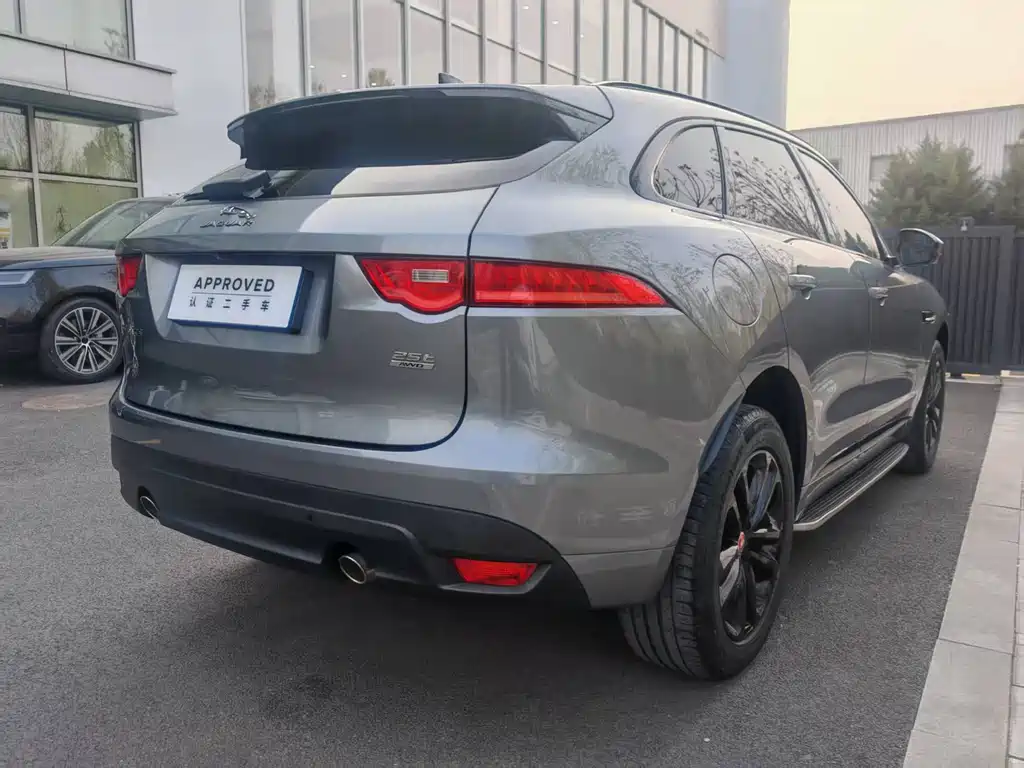 Jaguar F-PACE 2.0 T Urban Premium