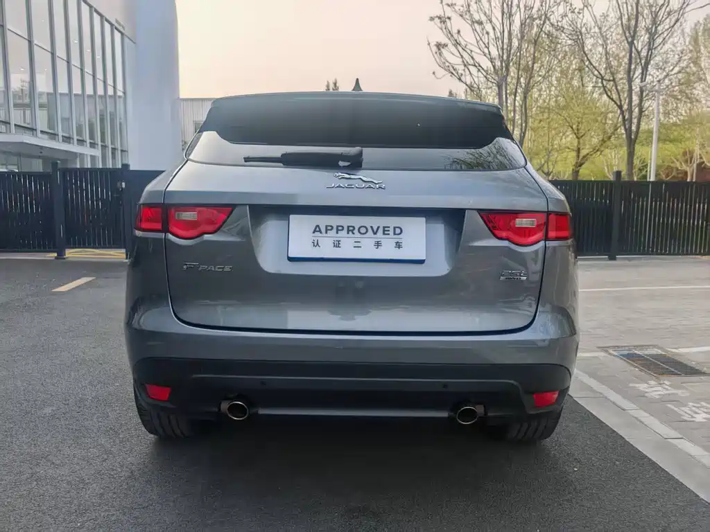 Jaguar F-PACE 2.0 T Urban Premium