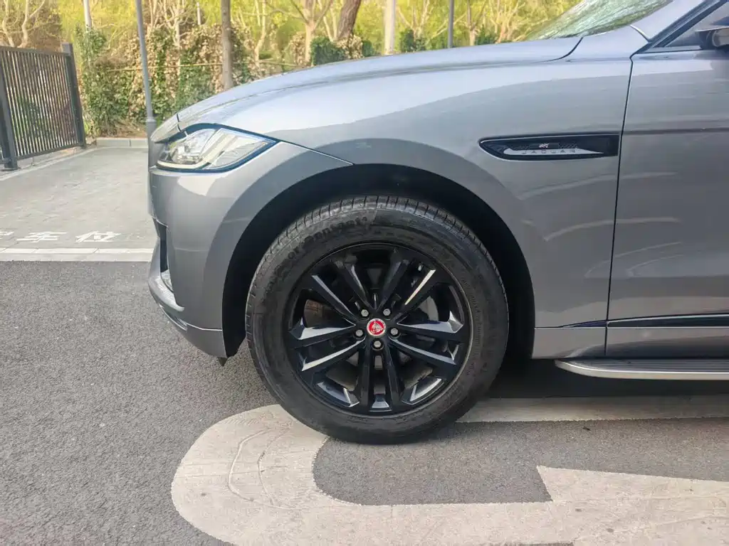 Jaguar F-PACE 2.0 T Urban Premium