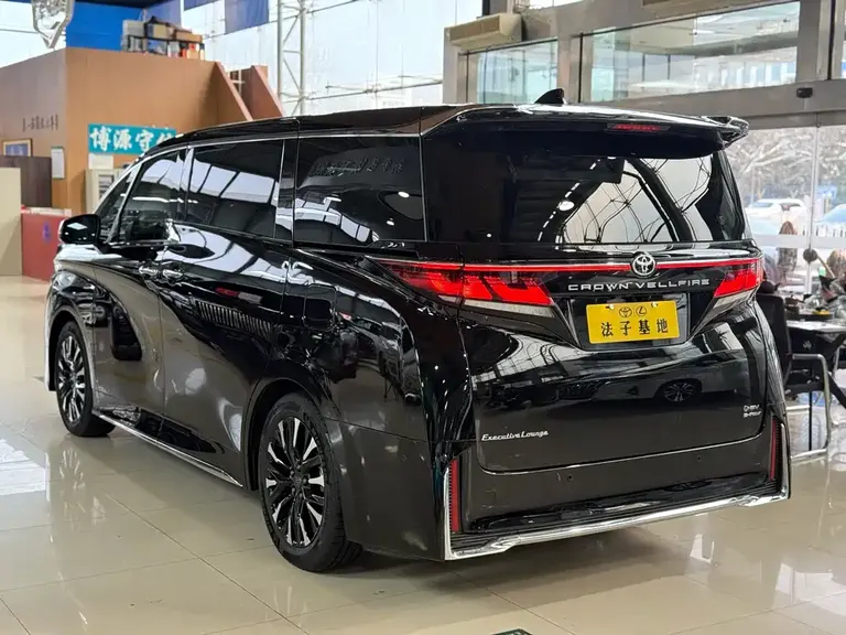 Toyota Vellfire Crown Dual Engine 2.5 L Supreme Executive