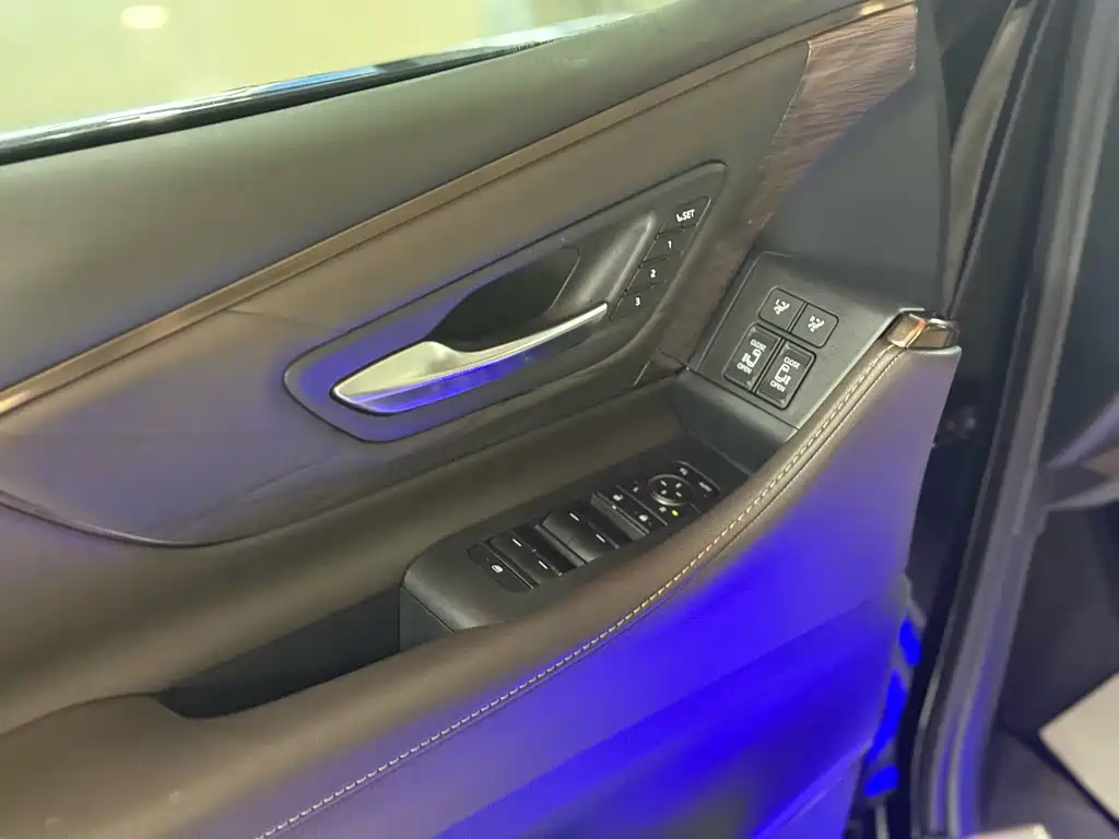 Vellfire Crown Dual Engine 2.5 L Supreme Executive
