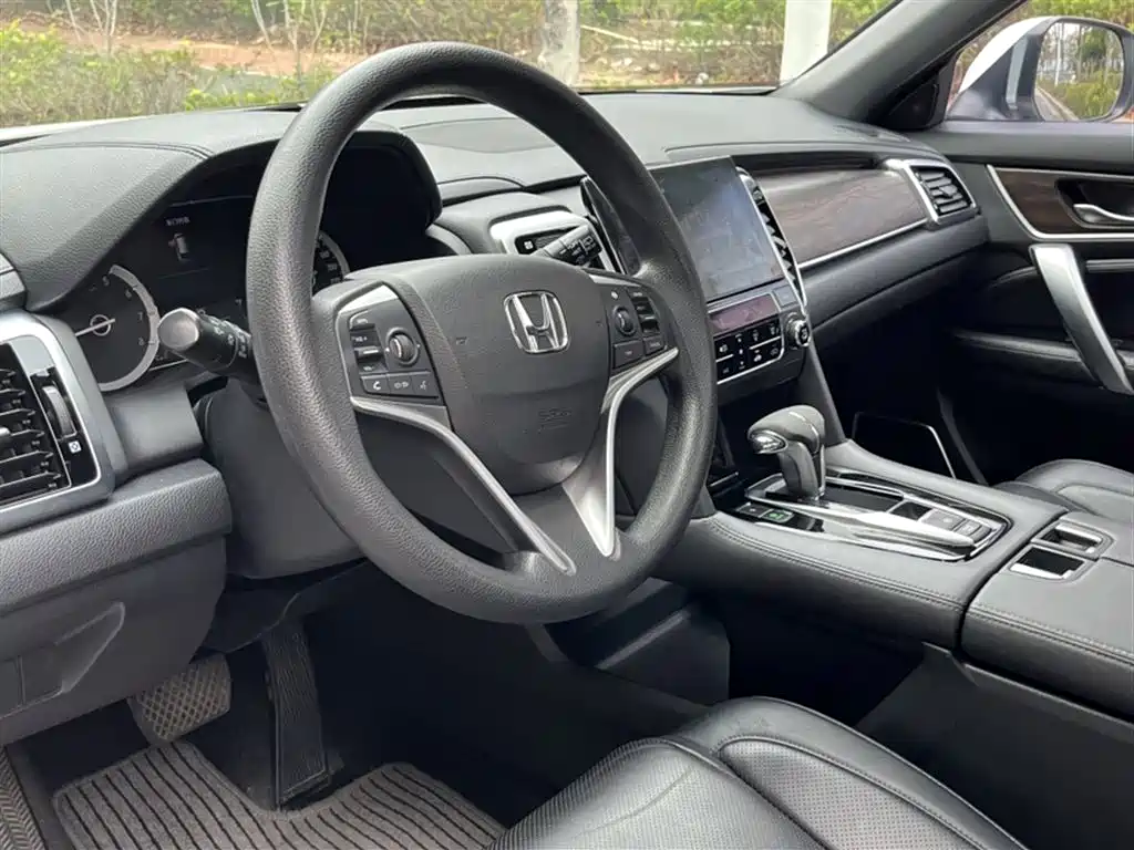 Honda UR-V 240 TURBO 2 WD Classic CN-V