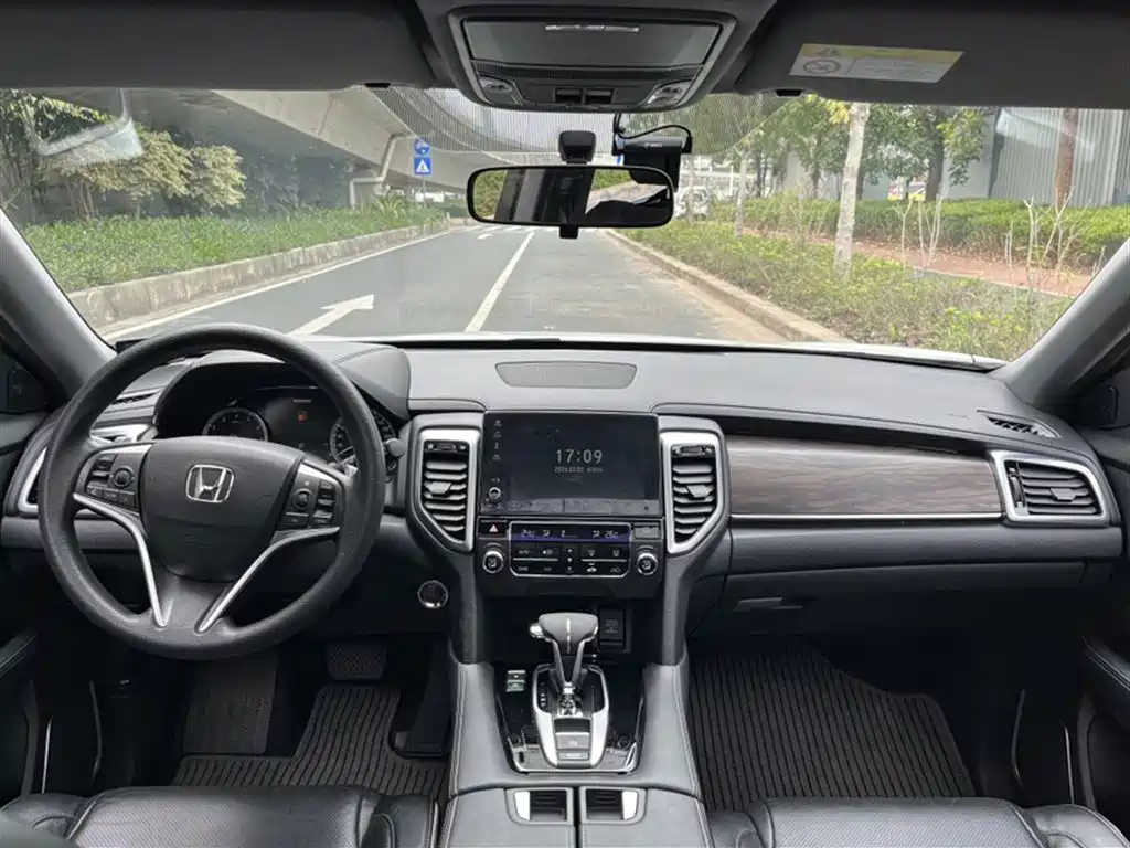 Honda UR-V 240 TURBO 2 WD Classic CN-V