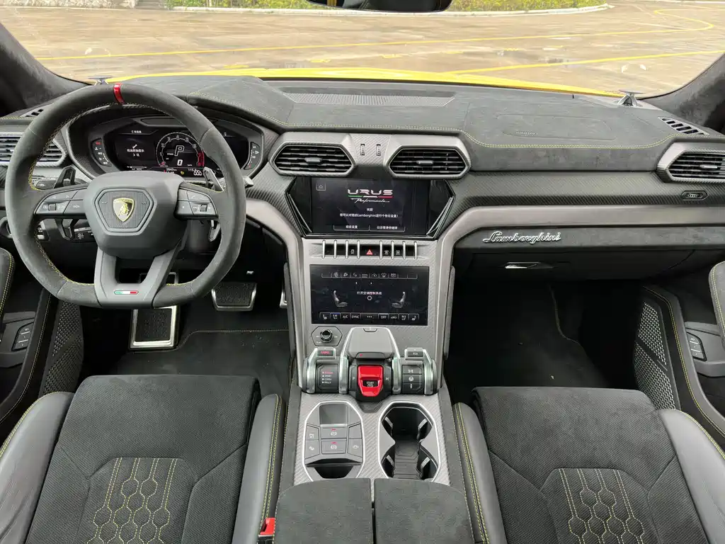 Urus 4.0 T V8 Performante