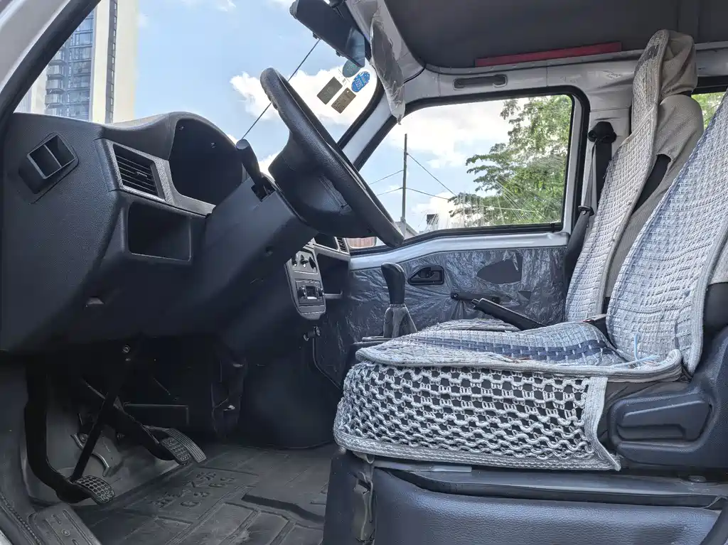 Wuling Zhiguang 1.2 L Utility LSI