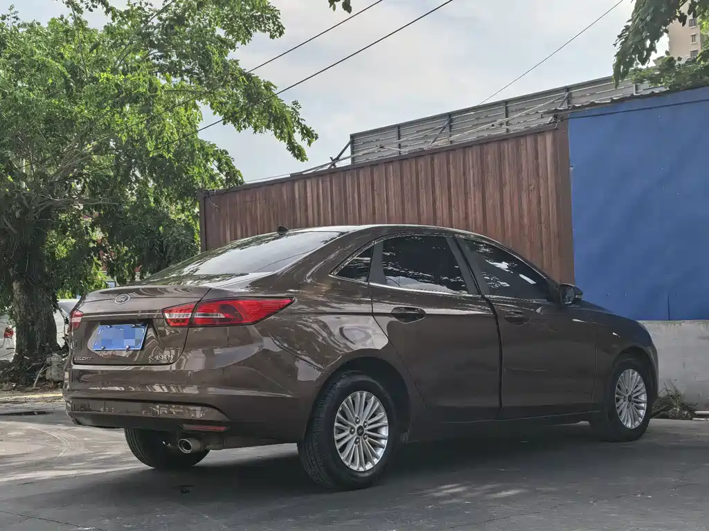 Escort 1.5 L Auto Comfort
