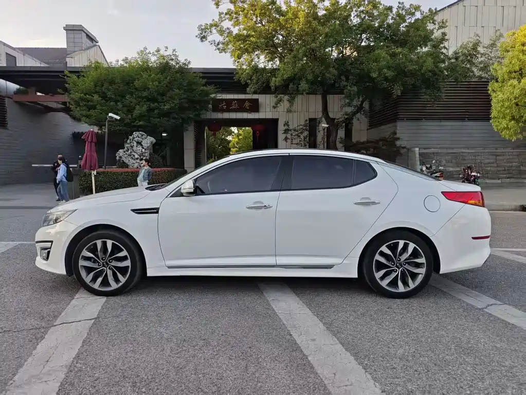 Kia K5 2.0 L Auto Luxury