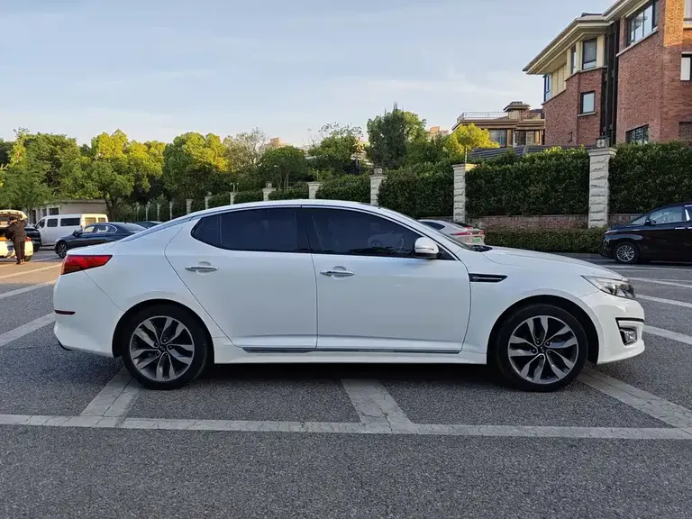 Kia K5 2.0 L Auto Luxury