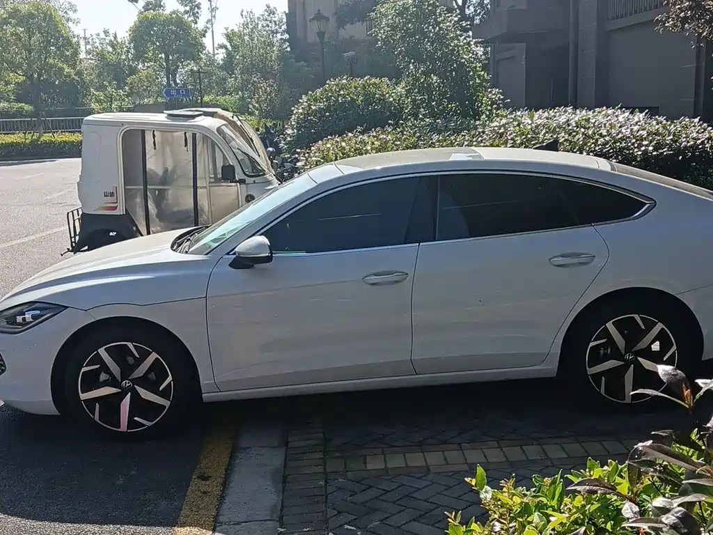 Lamando Lamando L 280 TSI DSG