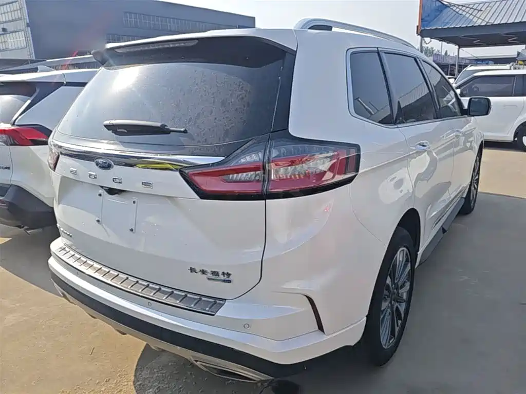 Edge PLUS EcoBoost 245 2 WD Grand Sharp 7-seat