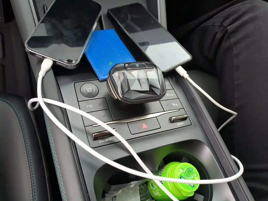 Qin L DM-i Smart Drive 80 KM Transcend