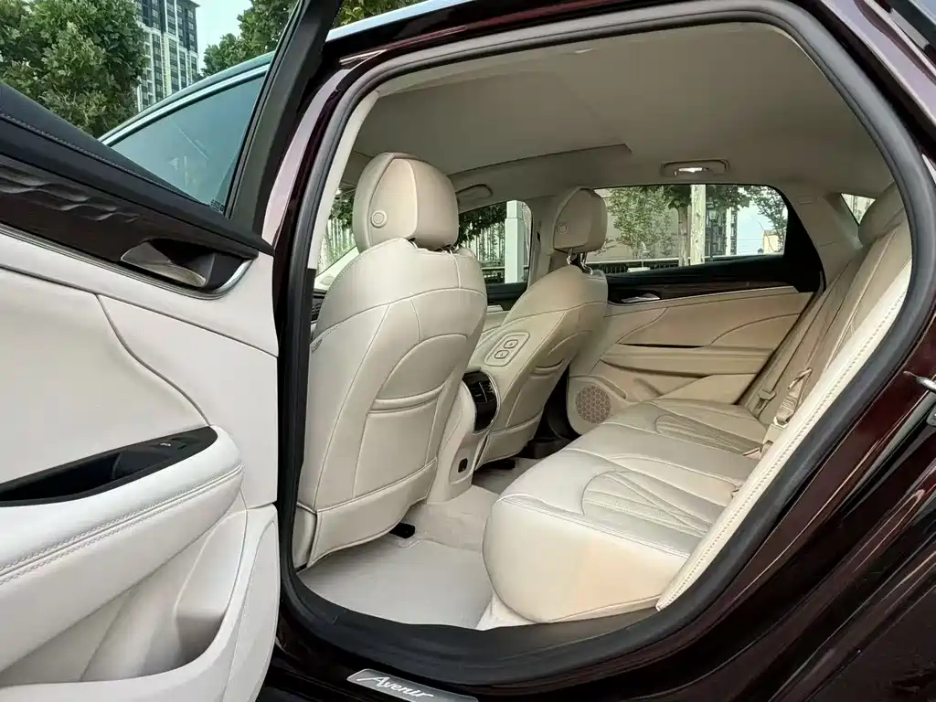 LaCrosse 652 T Distinguished