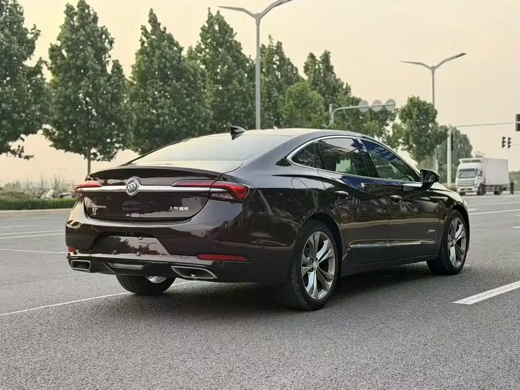 LaCrosse 652 T Distinguished