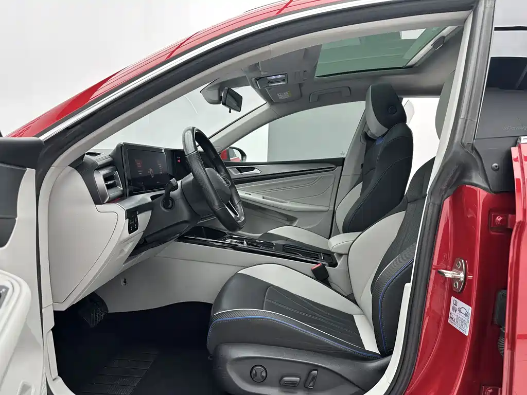 Lamando Lamando L 280 TSI DSG Spicy Cool