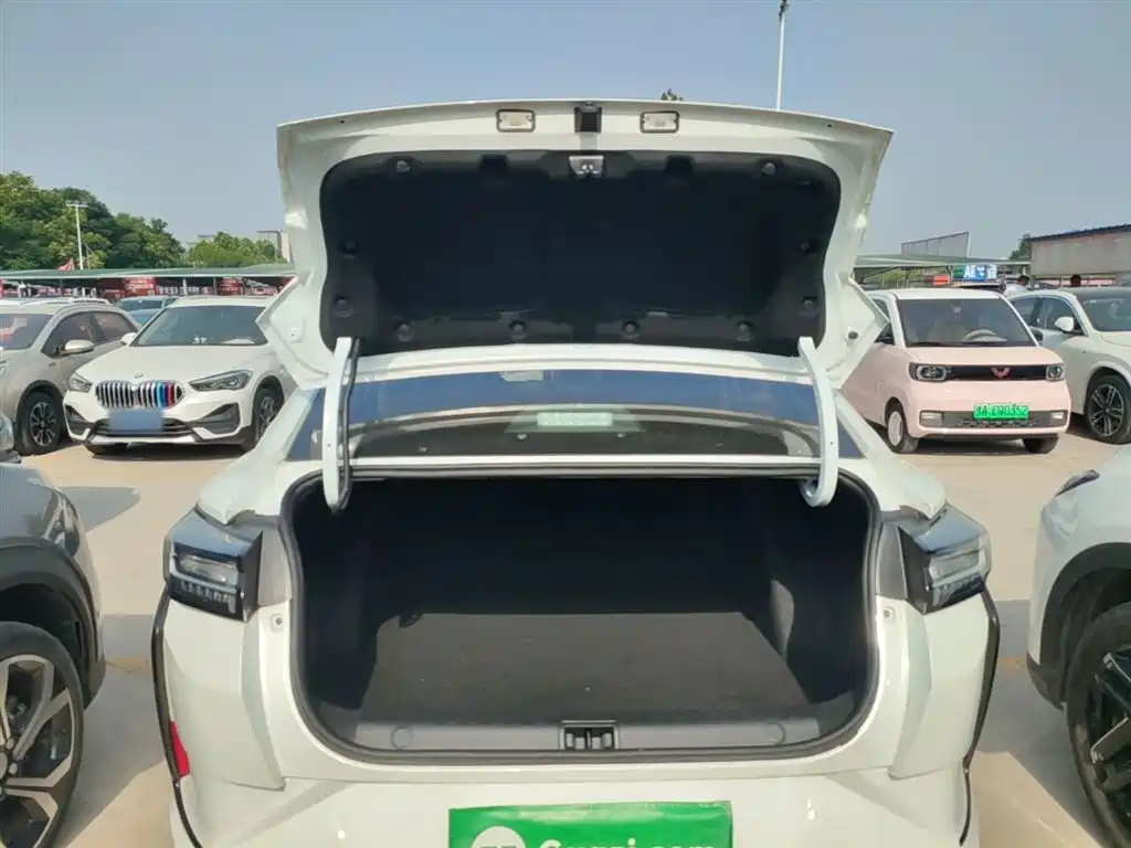 Yixuan Mach 1.5 L Auto Wind Chaser