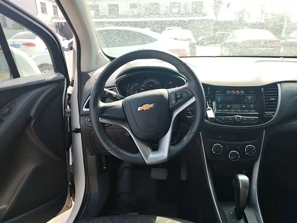 Tracker 1.4 T Auto 2 WD Luxury