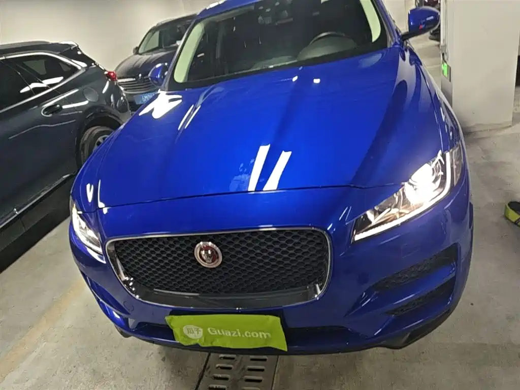 Jaguar F-PACE 2.0 T 4 WD Urban Premium