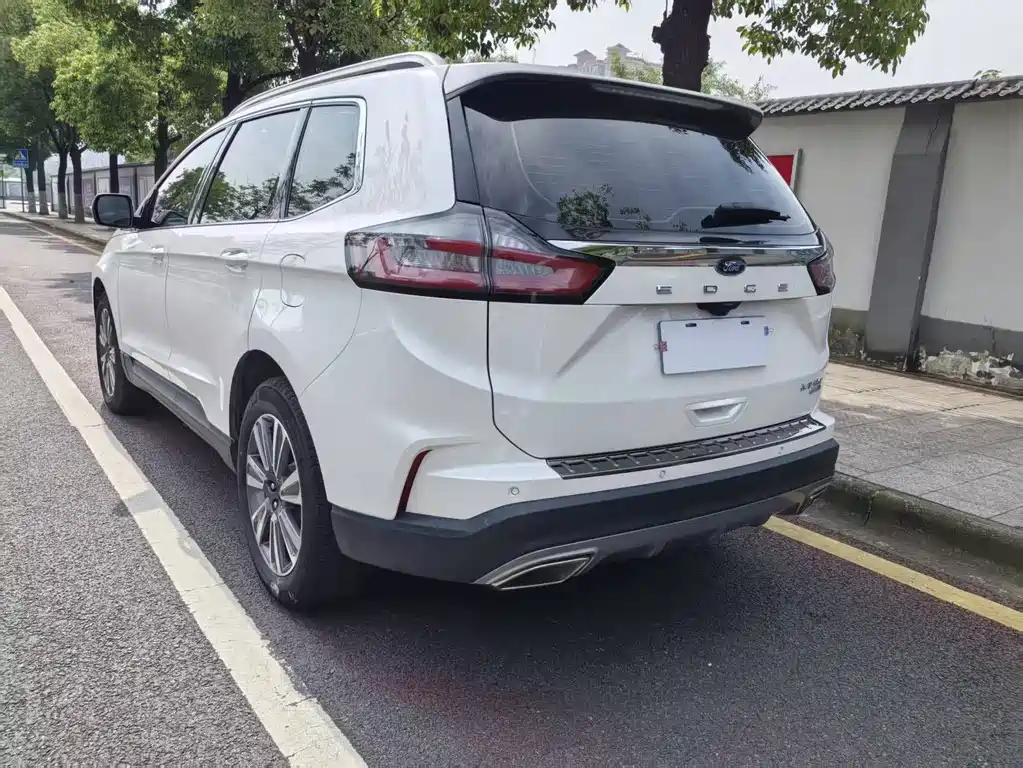 Edge PLUS EcoBoost 245 2 WD Platinum Sharp 5-seat