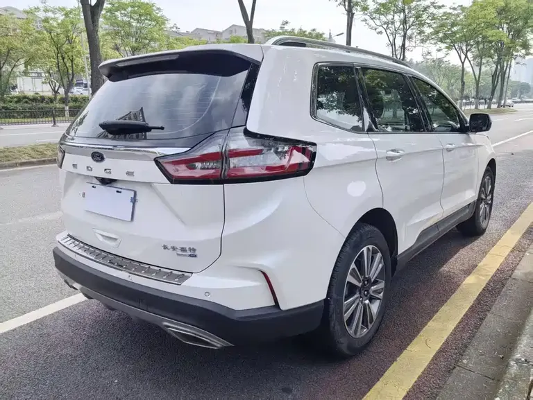 Ford Edge PLUS EcoBoost 245 2 WD Platinum Sharp 5-seat