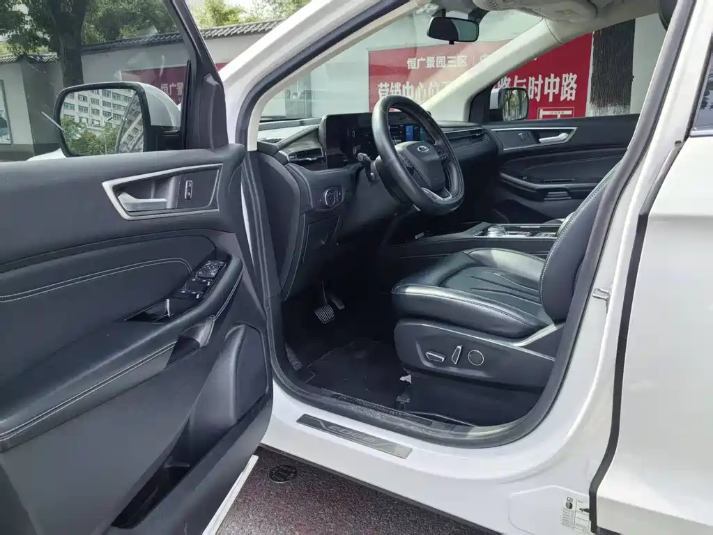 Edge PLUS EcoBoost 245 2 WD Platinum Sharp 5-seat