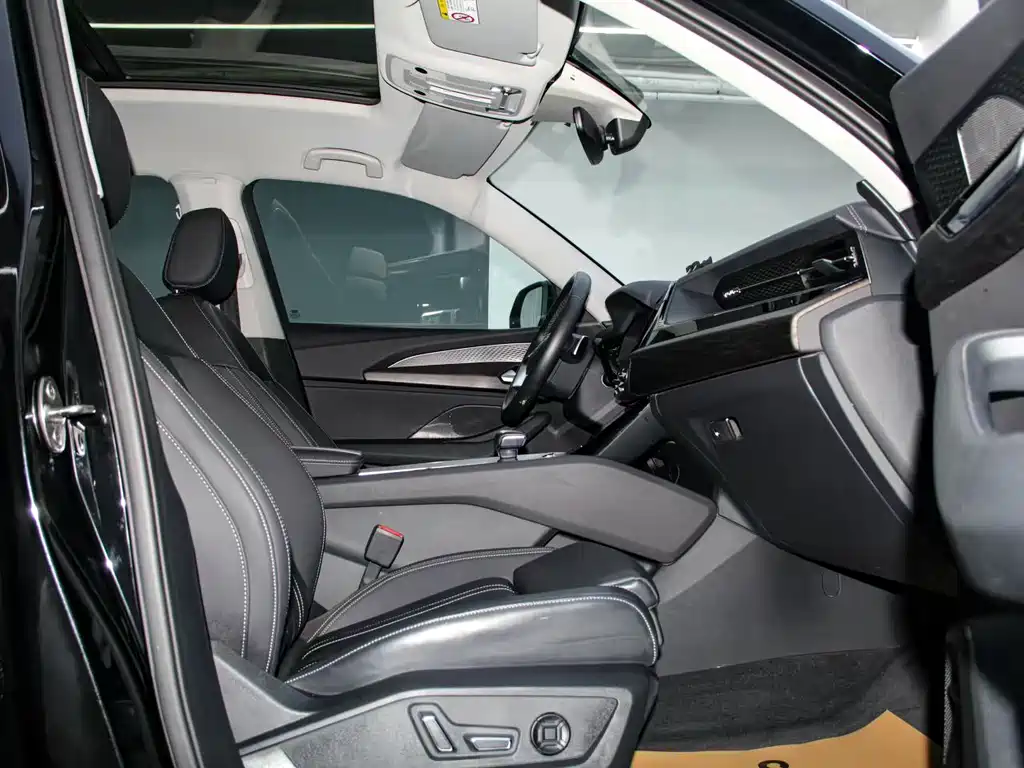 Audi Q6 40 TFSI quattro Cloud View Feather Package 7-seat