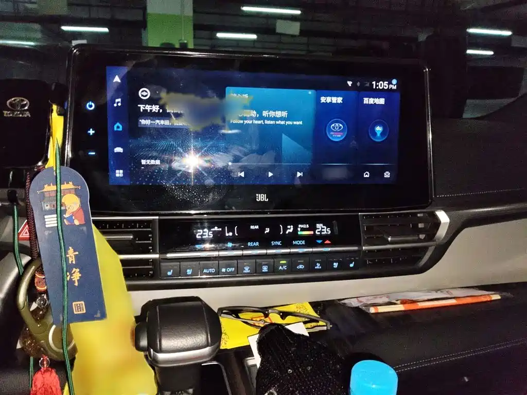 Granvia 2.5 L Hybrid Flagship
