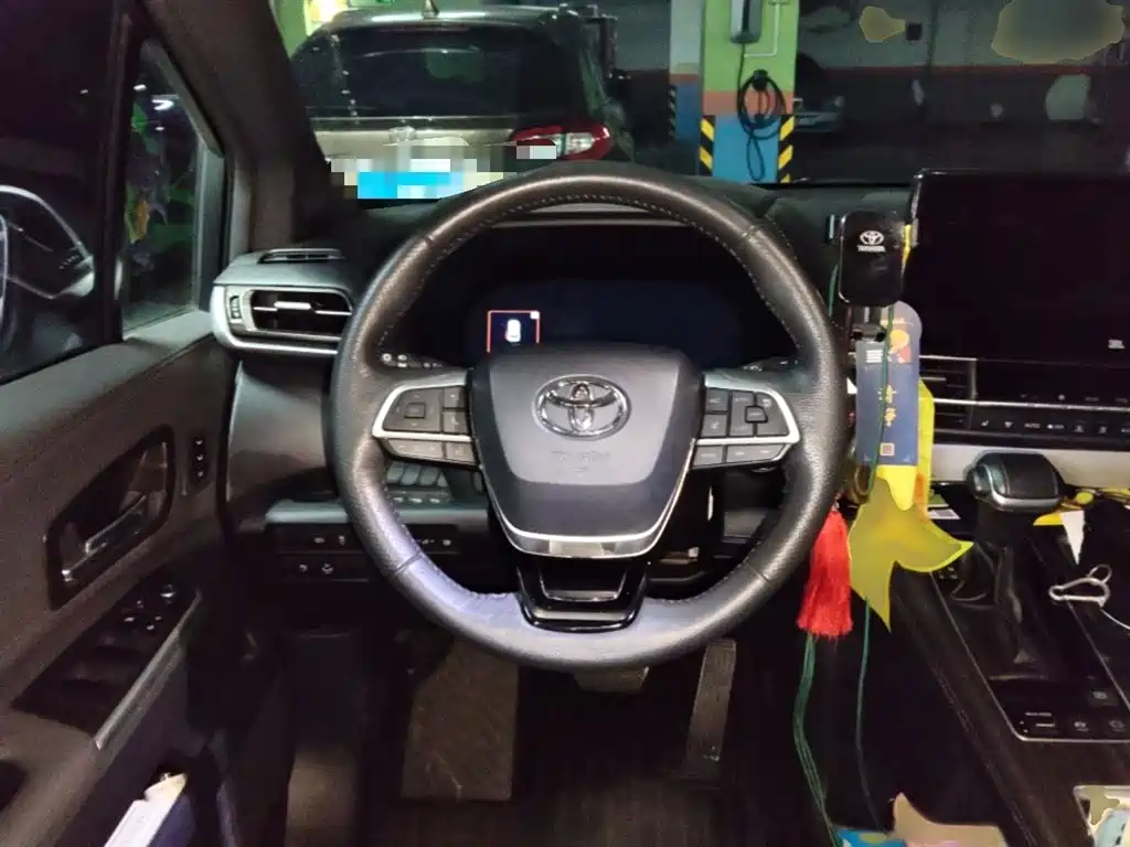 Granvia 2.5 L Hybrid Flagship