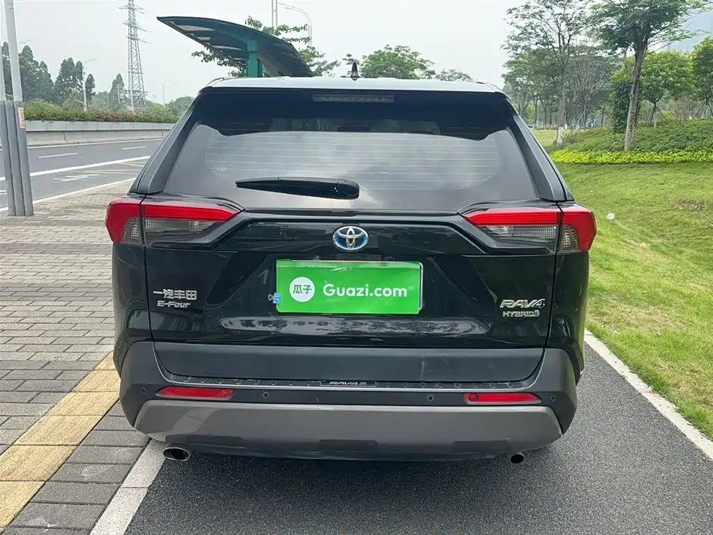 RAV4 Dual Engine 2.5 L E-CVT 4 WD Elite Plus