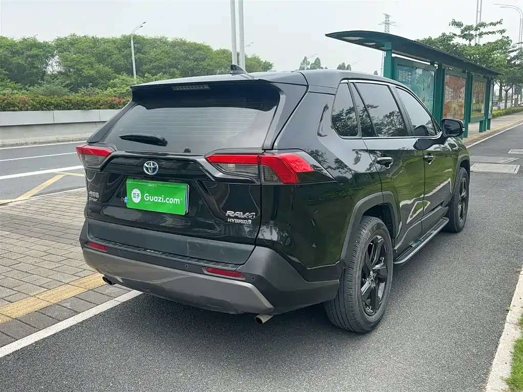 RAV4 Dual Engine 2.5 L E-CVT 4 WD Elite Plus