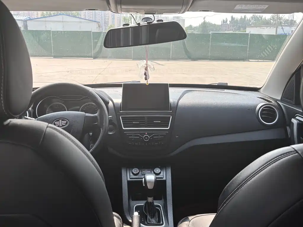 Besturn X40 1.6 L Auto Luxury