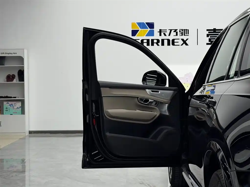 Volvo XC90 PHEV 沃尔沃XC90插电式混动 2025款 T8 智尊豪华版 7座